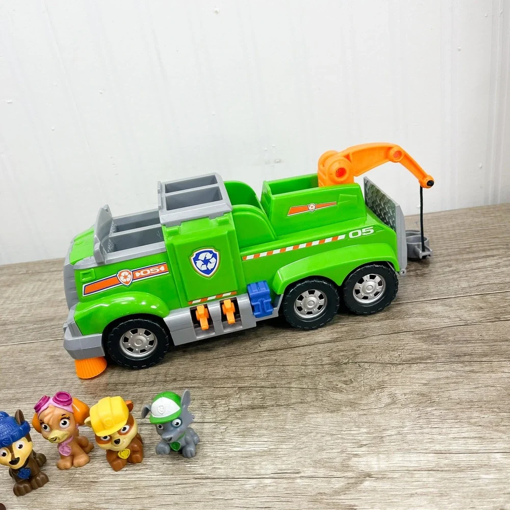 Paw Patrol Rocky Reuse It Deluxe Truck Green Recycling Vehicle with 5 Figures